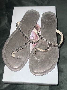 Jessica Simpson Women's Metallic Gray Beaded Toe-Loop Sandals Size 7.5